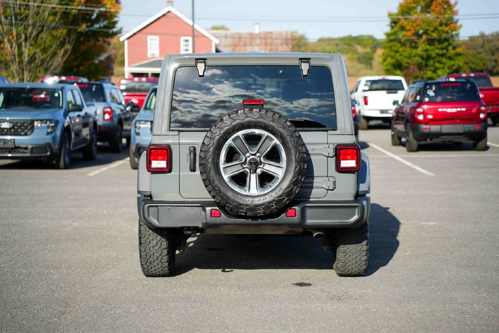 Used 2021 Jeep Wrangler Unlimited Sahara AWD/4WD image 6