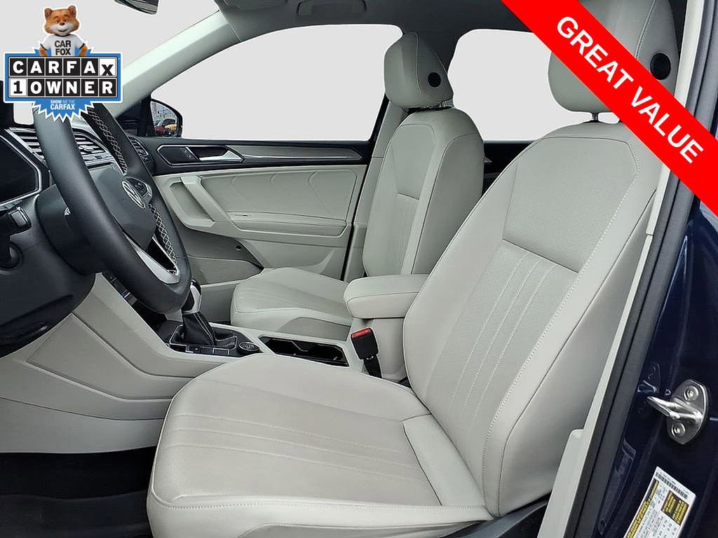 Used 2024 Volkswagen Tiguan SE w/ Panoramic Sunroof Package AWD/4WD image 18