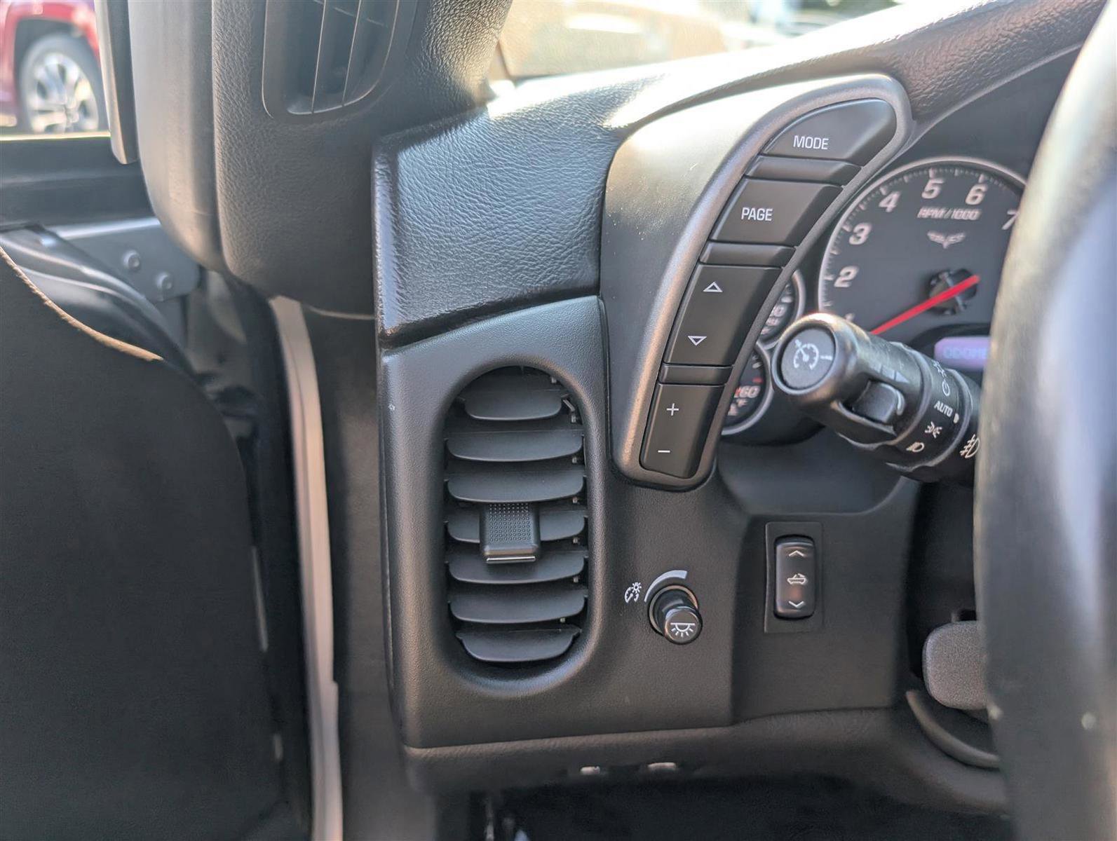 Used 2006 Chevrolet Corvette Convertible w/ Preferred Equipment Group image 20