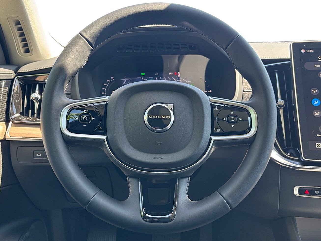 New 2026 Volvo XC90 T8 Plus w/ Protection Package Premier AWD/4WD image 38