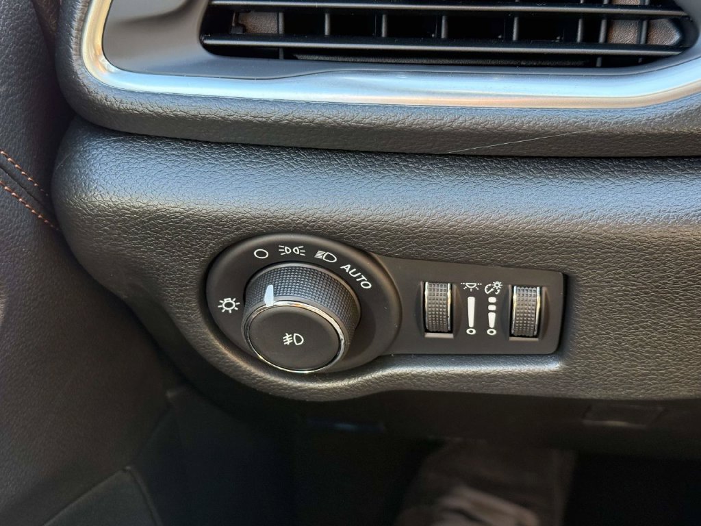 New 2026 Chrysler Pacifica Pinnacle FWD image 32