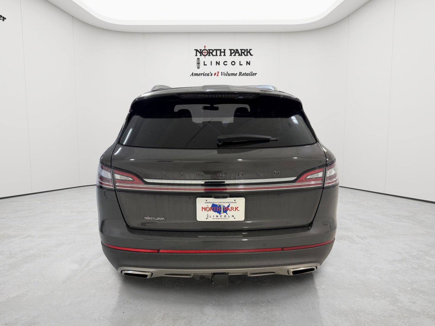 Used 2023 Lincoln Nautilus Black Label w/ Class II Trailer Tow Package AWD/4WD image 4