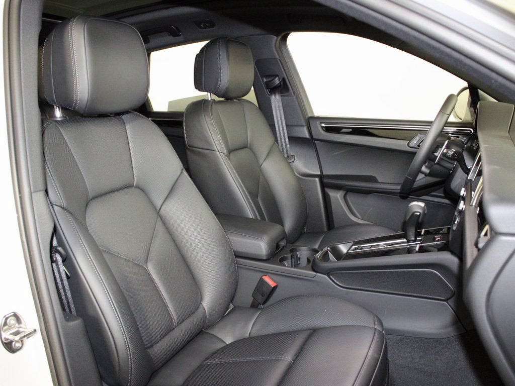Certified 2026 Porsche Macan S AWD/4WD image 37