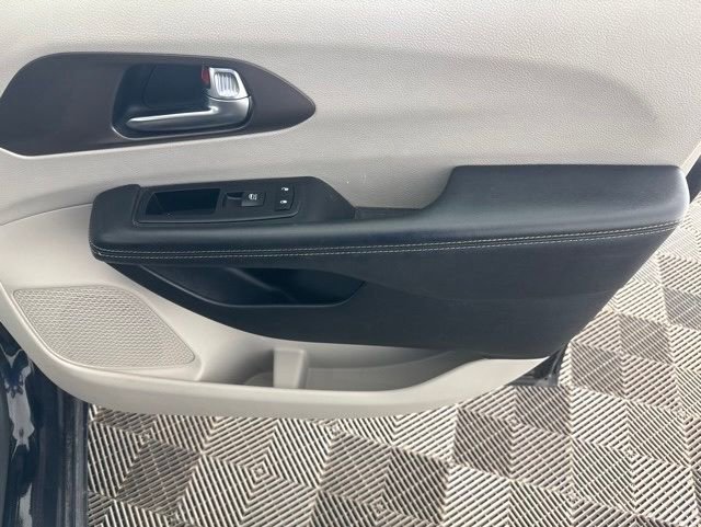 Used 2020 Chrysler Voyager Lxi FWD image 23