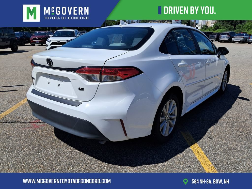 Used 2024 Toyota Corolla LE w/ LE Convenience Package FWD image 3