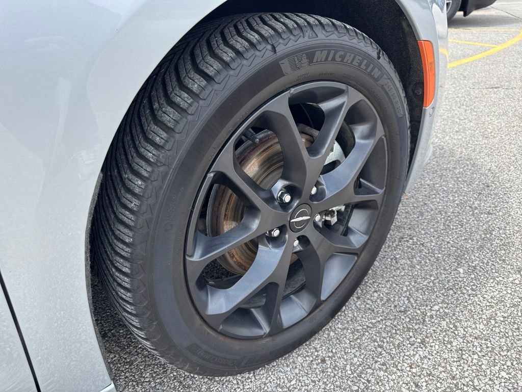 Used 2023 Chrysler Pacifica Limited w/ S Appearance Package FWD image 48