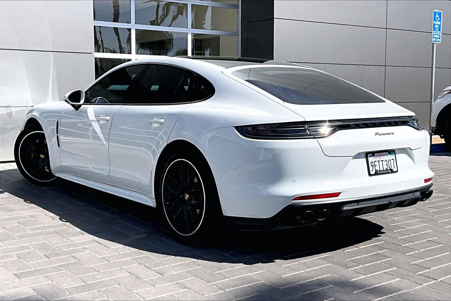 Used 2023 Porsche Panamera image 12