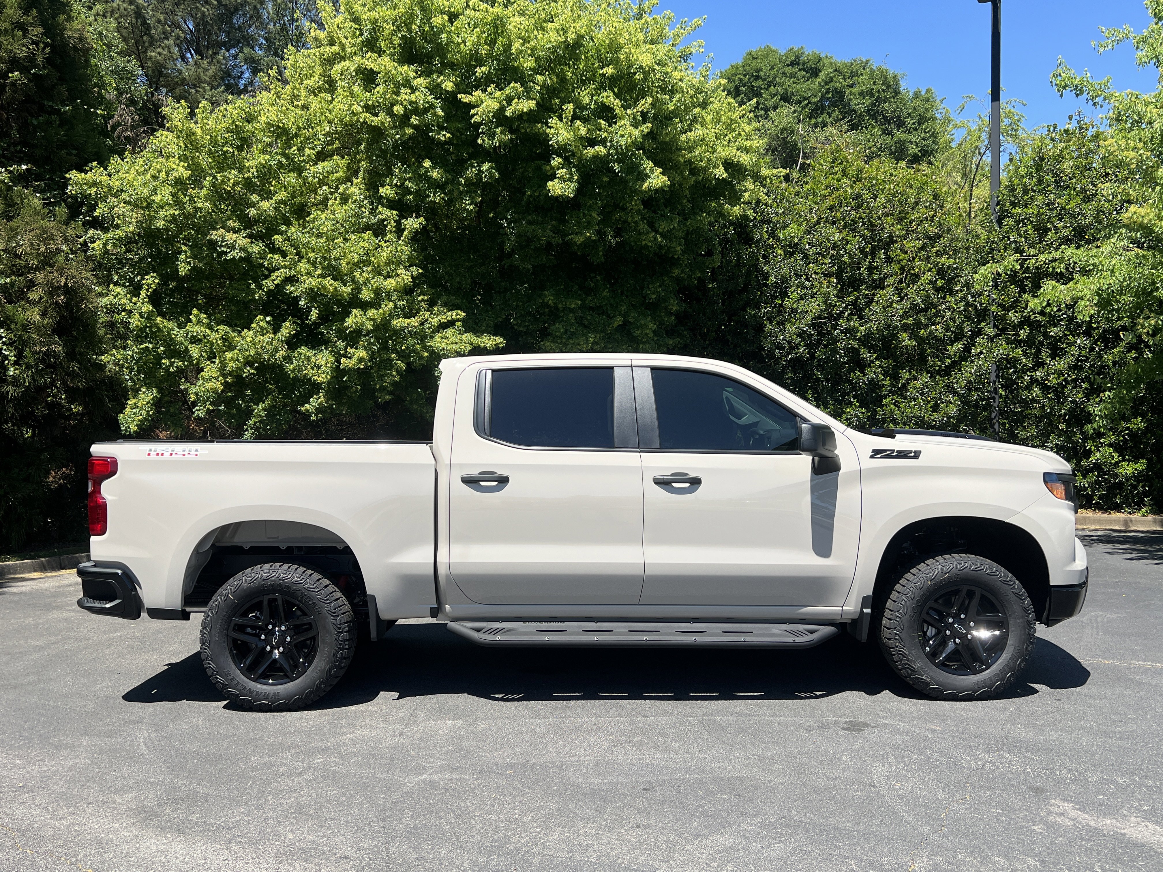 New 2026 Chevrolet Silverado 1500 Custom Trail Boss w/ LPO, Dark Essentials Package AWD/4WD image 10