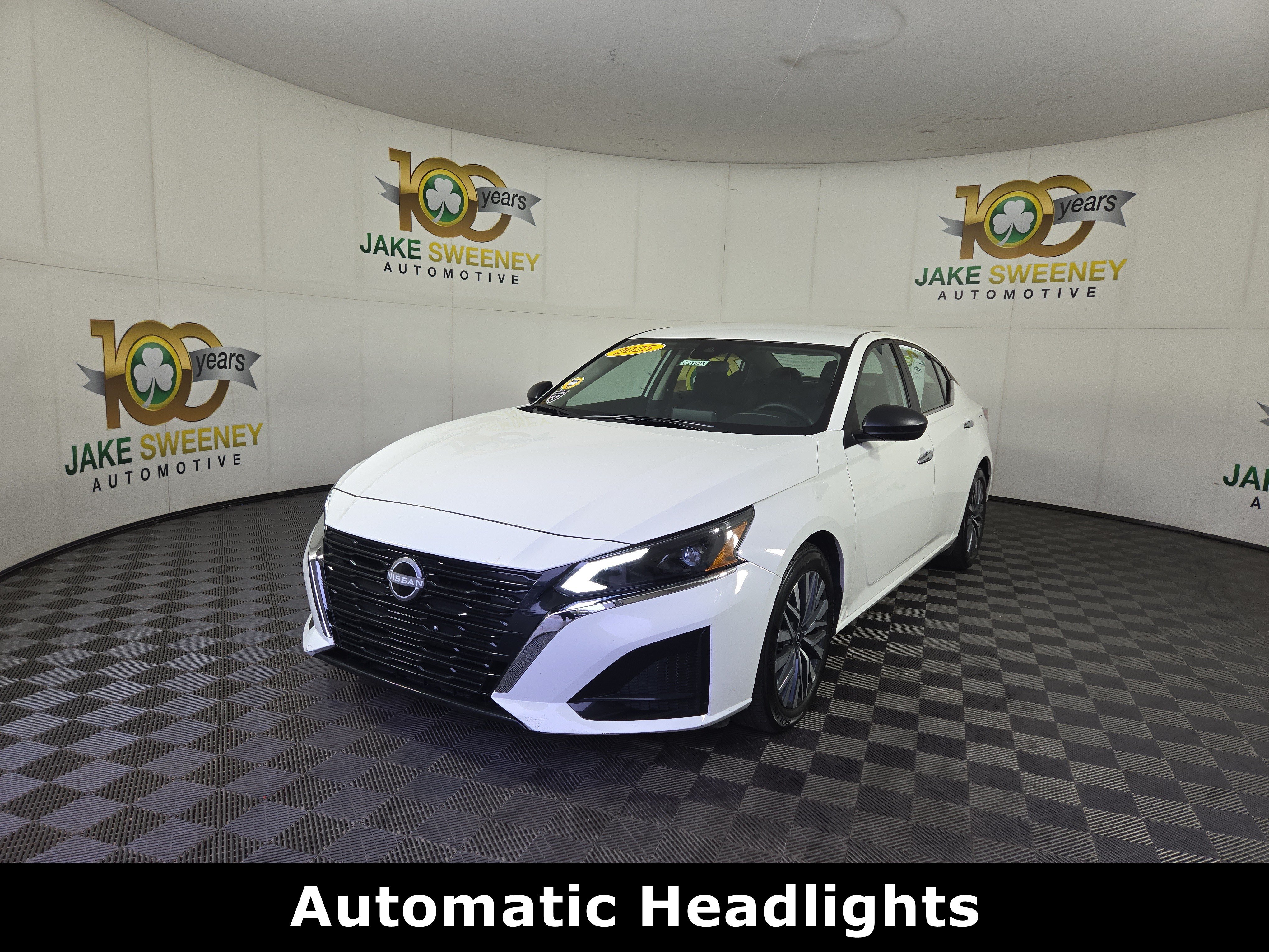 Used 2025 Nissan Altima 2.5 SV FWD image 3