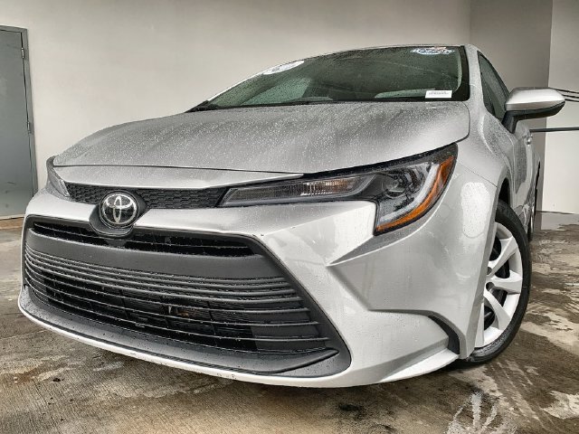 Used 2025 Toyota Corolla LE FWD image 1