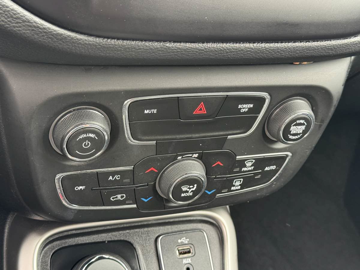 Used 2018 Jeep Compass Latitude w/ Popular Equipment Group AWD/4WD image 33