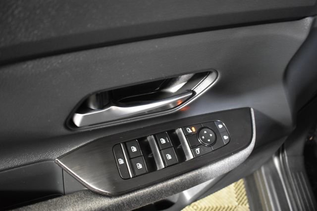 Certified 2025 Nissan Kicks SV AWD/4WD image 8