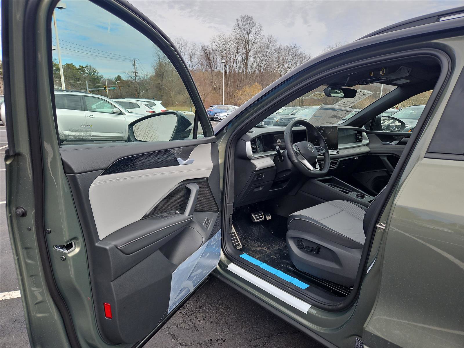 New 2026 Volkswagen Tiguan SE R-Line image 11