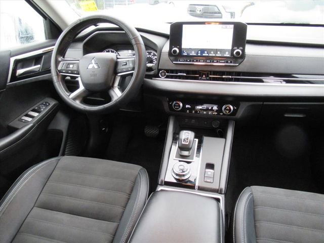 Used 2022 Mitsubishi Outlander SE image 13