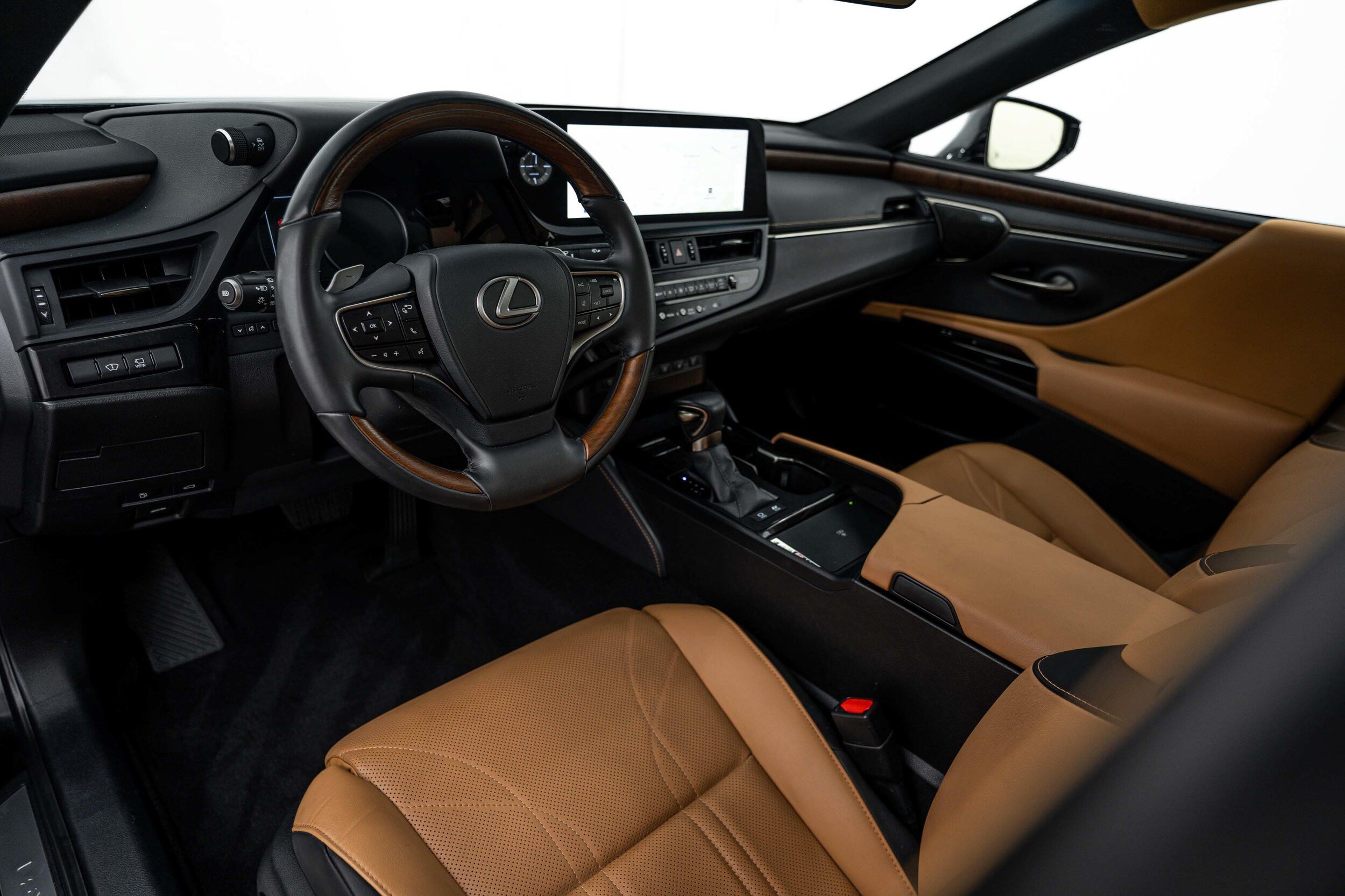Used 2023 Lexus ES 300h Ultra Luxury w/ Accessory Package (Z2) FWD image 11