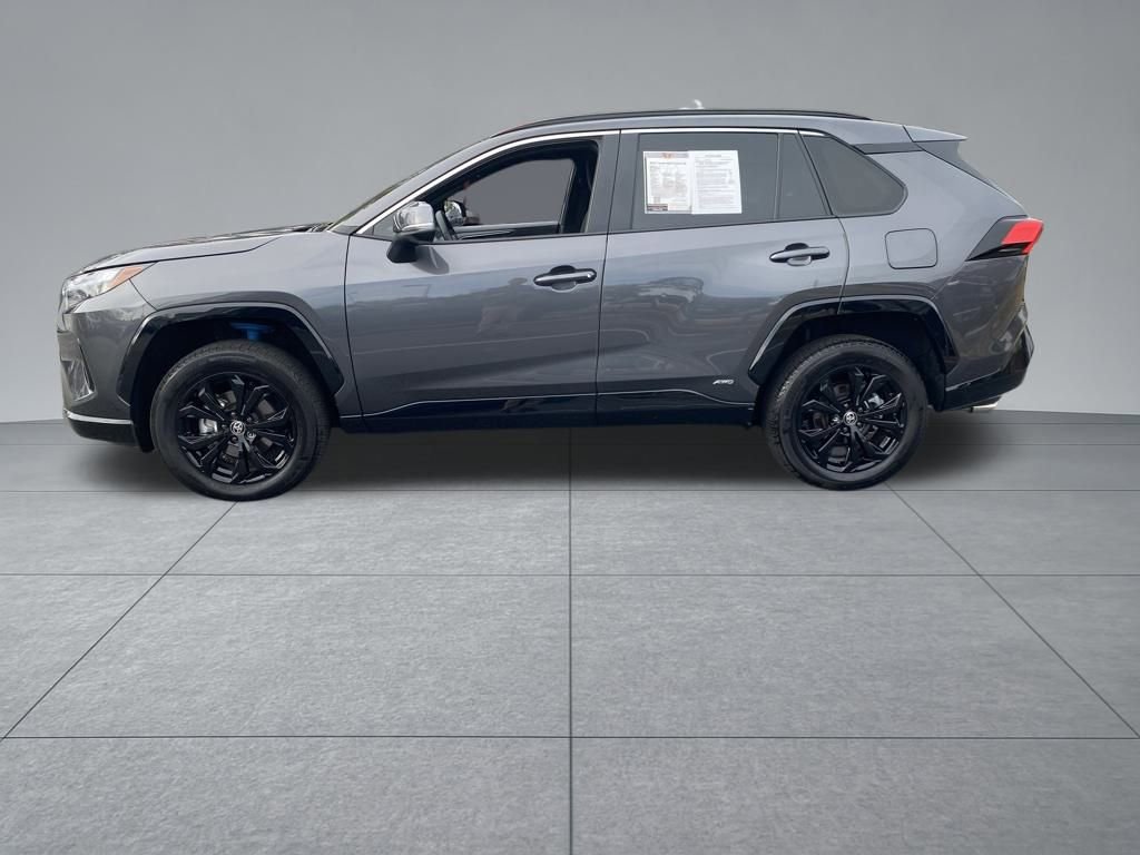 Used 2025 Toyota RAV4 SE image 4