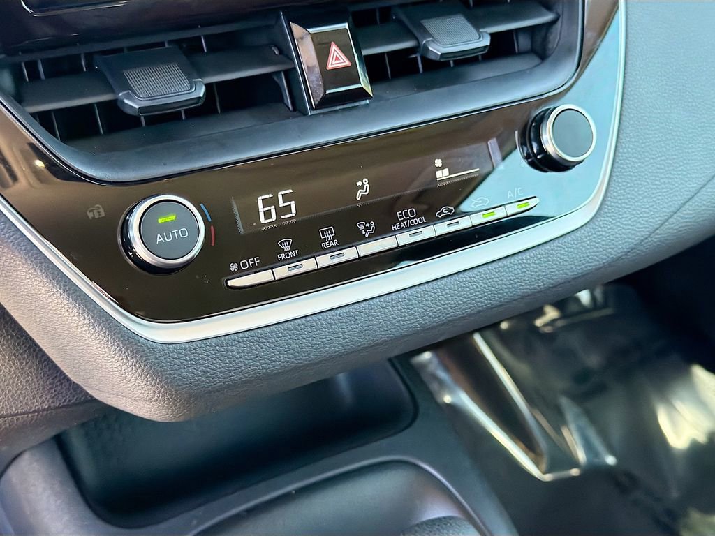 Used 2025 Toyota Corolla LE image 32