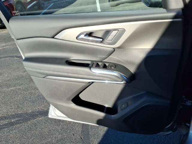 New 2027 Chevrolet Traverse LT w/ LPO, Floor Liner Package AWD/4WD image 11
