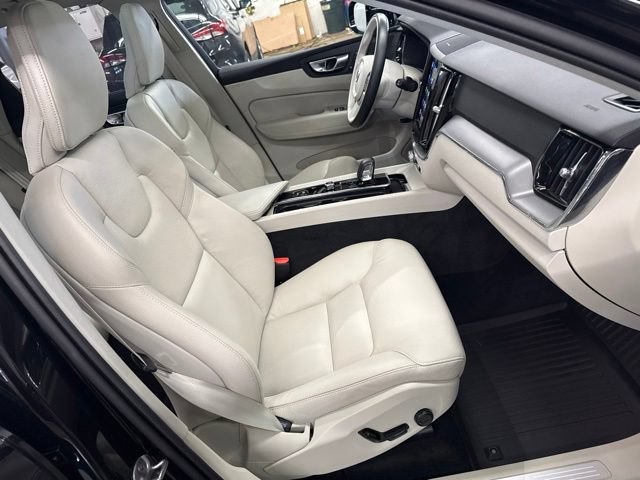 Used 2025 Volvo XC60 B5 Plus w/ Climate Package AWD/4WD image 28