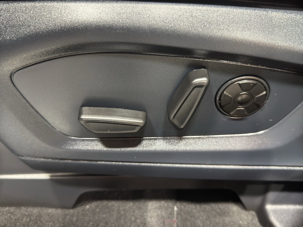 Used 2025 Ford Explorer ST-Line w/ ST-Line Street Pack AWD/4WD image 19