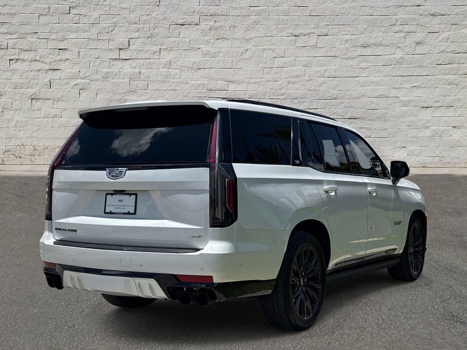 Certified 2024 Cadillac Escalade V w/ LPO, ONYX Package AWD/4WD image 5