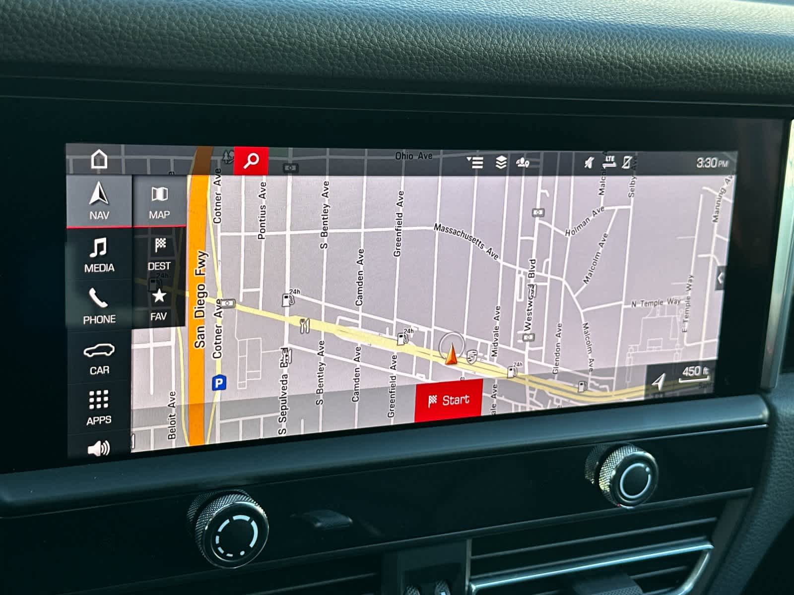 Certified 2025 Porsche Macan AWD/4WD image 21
