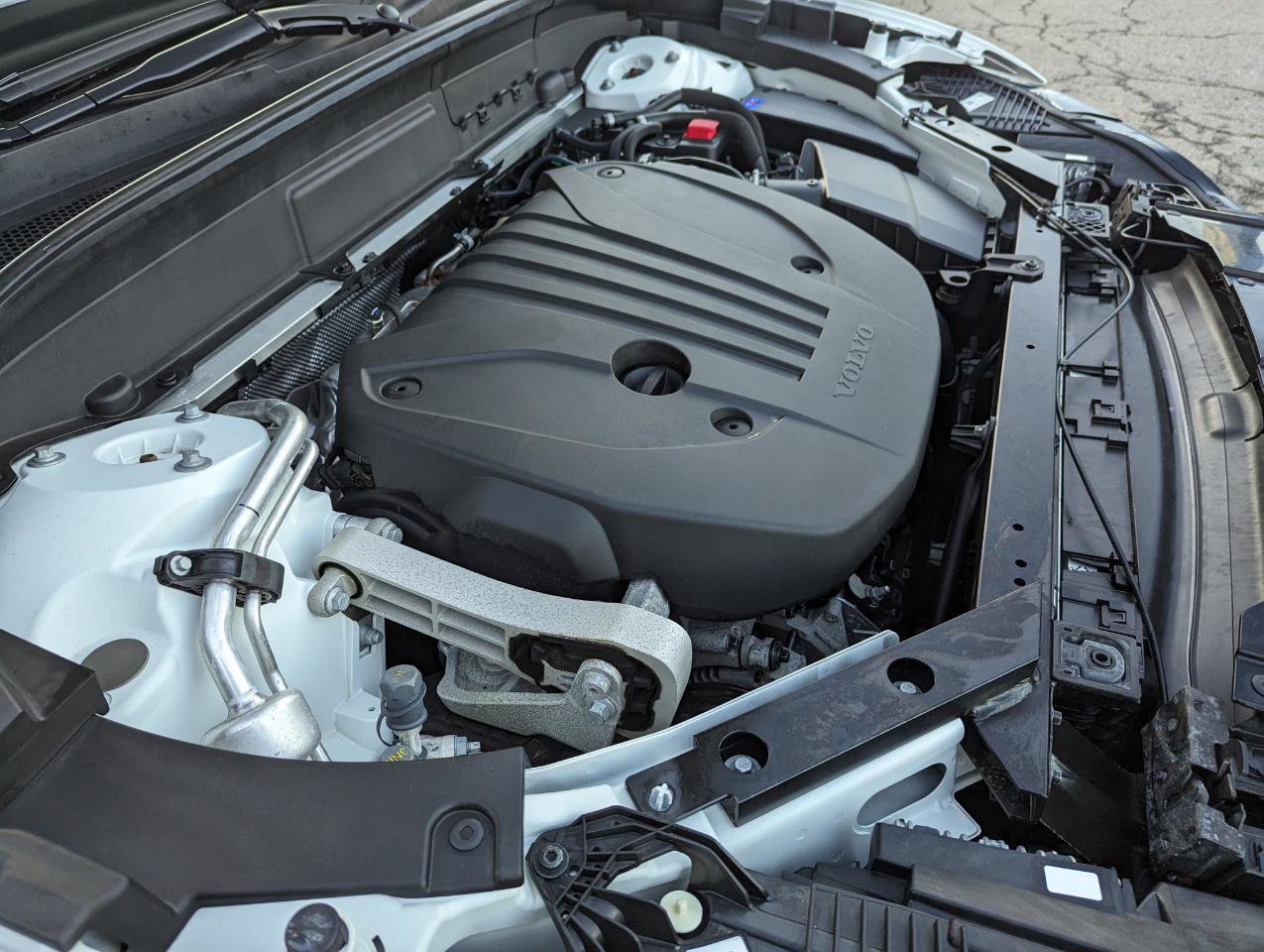 Used 2022 Volvo XC60 B5 R-Design w/ Advanced Package image 49