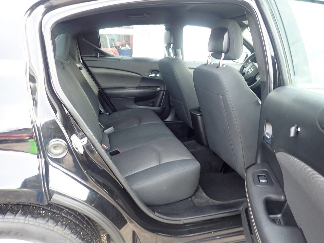 Used 2013 Dodge Avenger SE FWD image 27