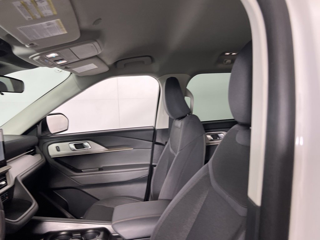 Used 2025 Ford Explorer Active image 24