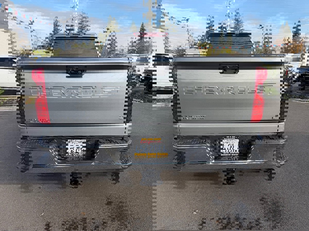 Used 2025 Chevrolet Silverado 2500 LT w/ Convenience Package image 8