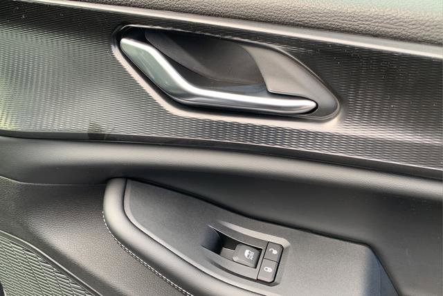 New 2025 Jeep Grand Cherokee Altitude image 38