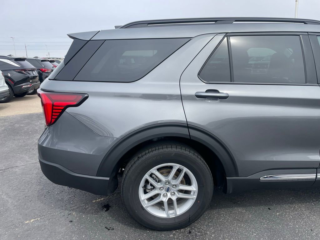 Used 2025 Ford Explorer Active image 30