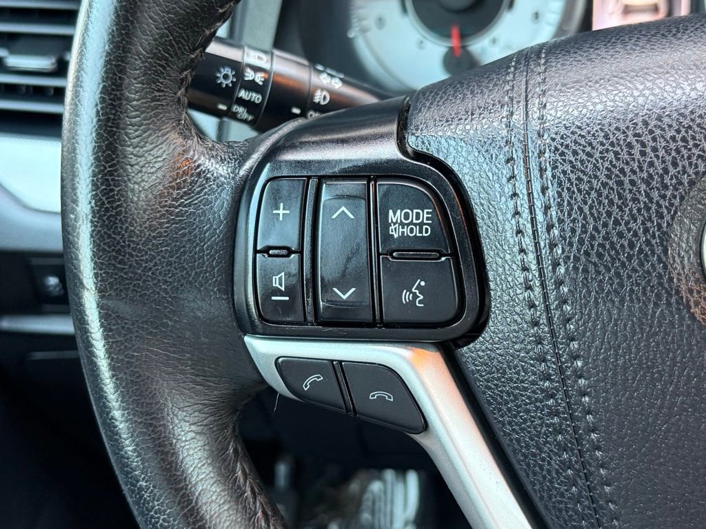 Used 2019 Toyota Sienna SE w/ SE Preferred Package FWD image 30