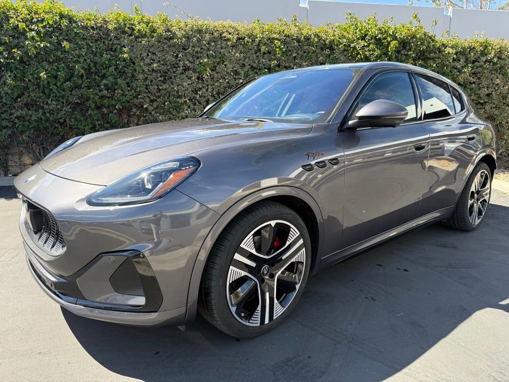 Used 2025 Maserati Grecale Folgore image 3