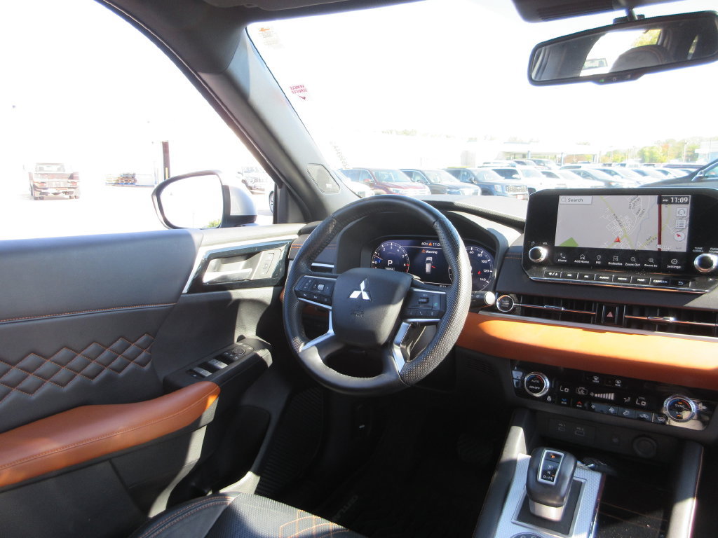 Used 2023 Mitsubishi Outlander SEL AWD/4WD image 27