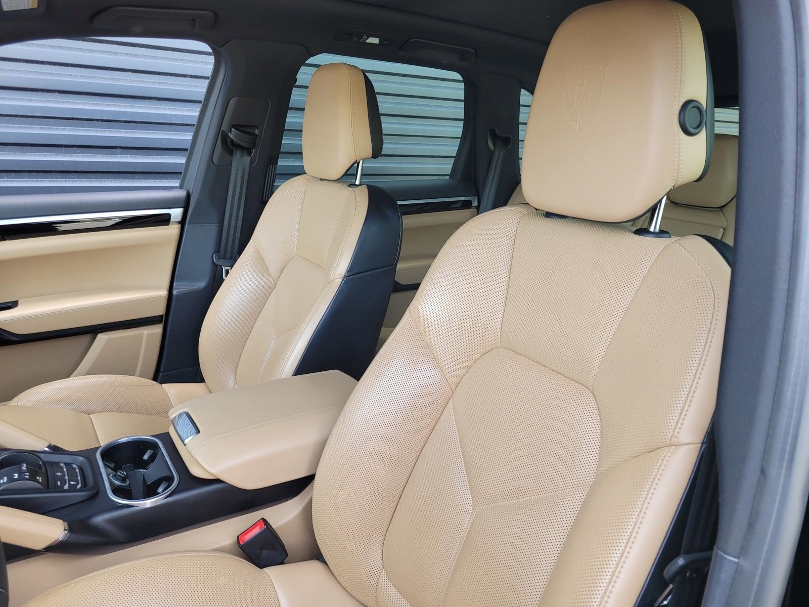 Used 2018 Porsche Cayenne Platinum Edition AWD/4WD image 22