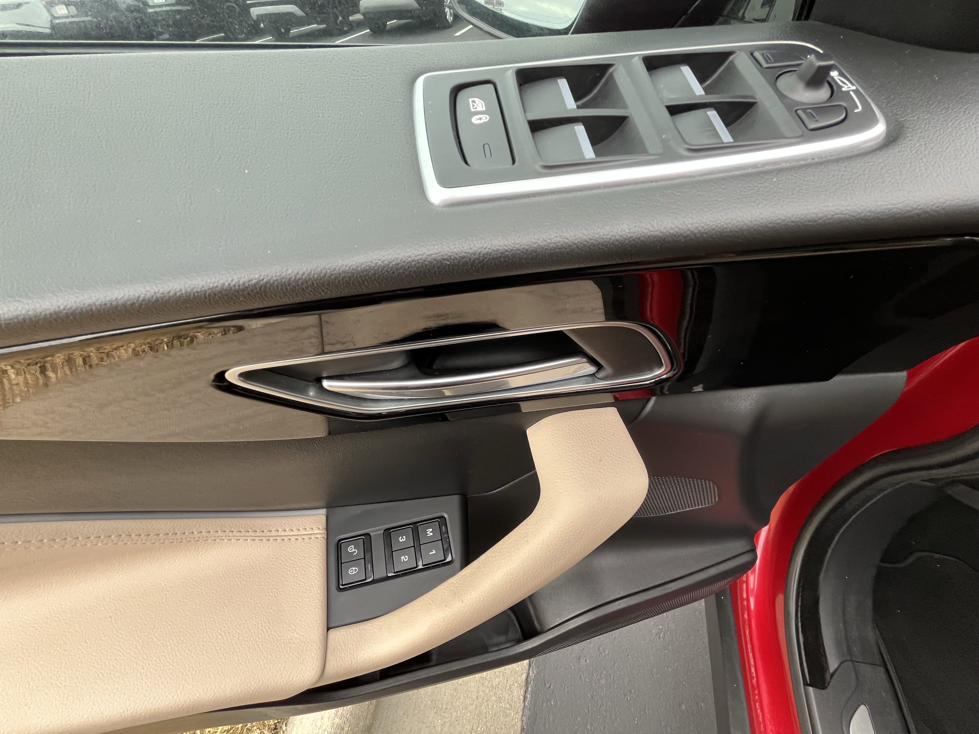 Used 2018 Jaguar F-PACE Premium image 16