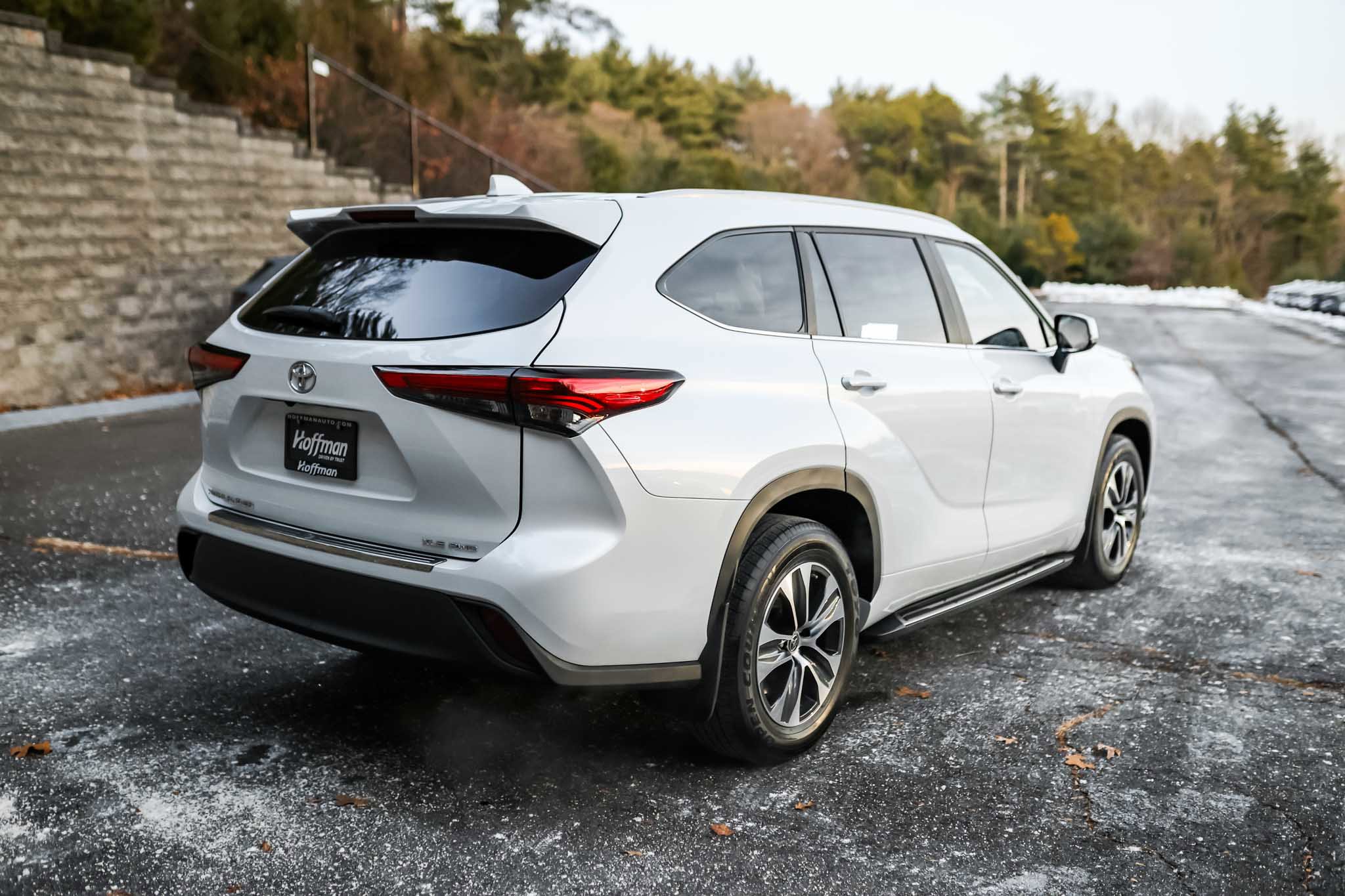 Certified 2023 Toyota Highlander XLE image 6