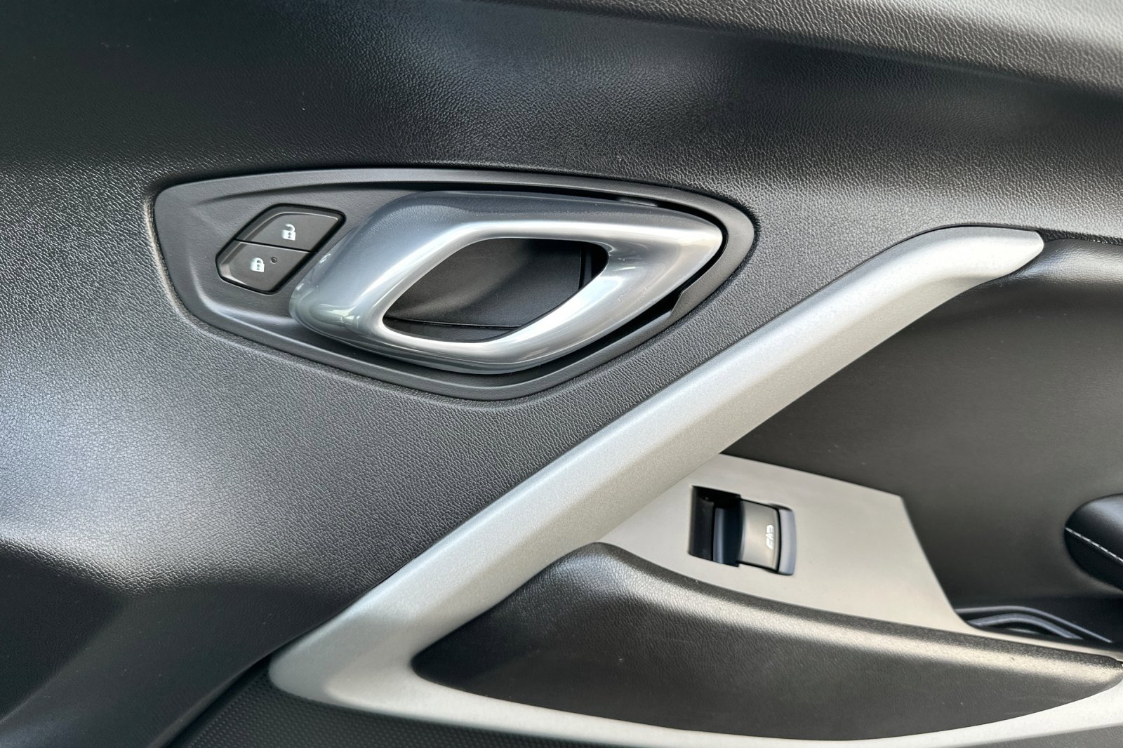 Used 2020 Chevrolet Camaro LT image 20