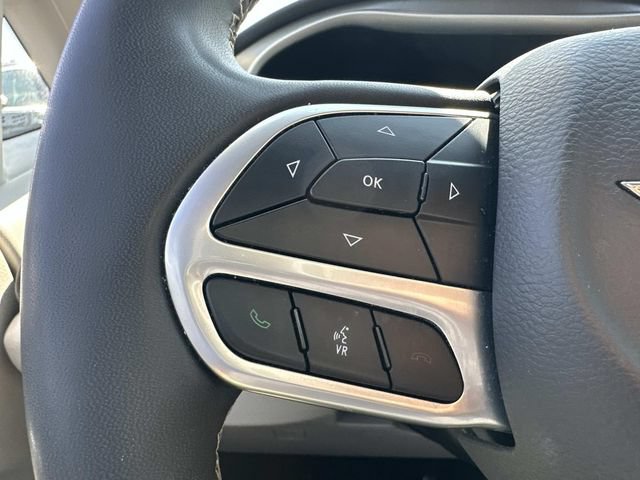 Used 2024 Chrysler Pacifica Touring-L FWD image 17