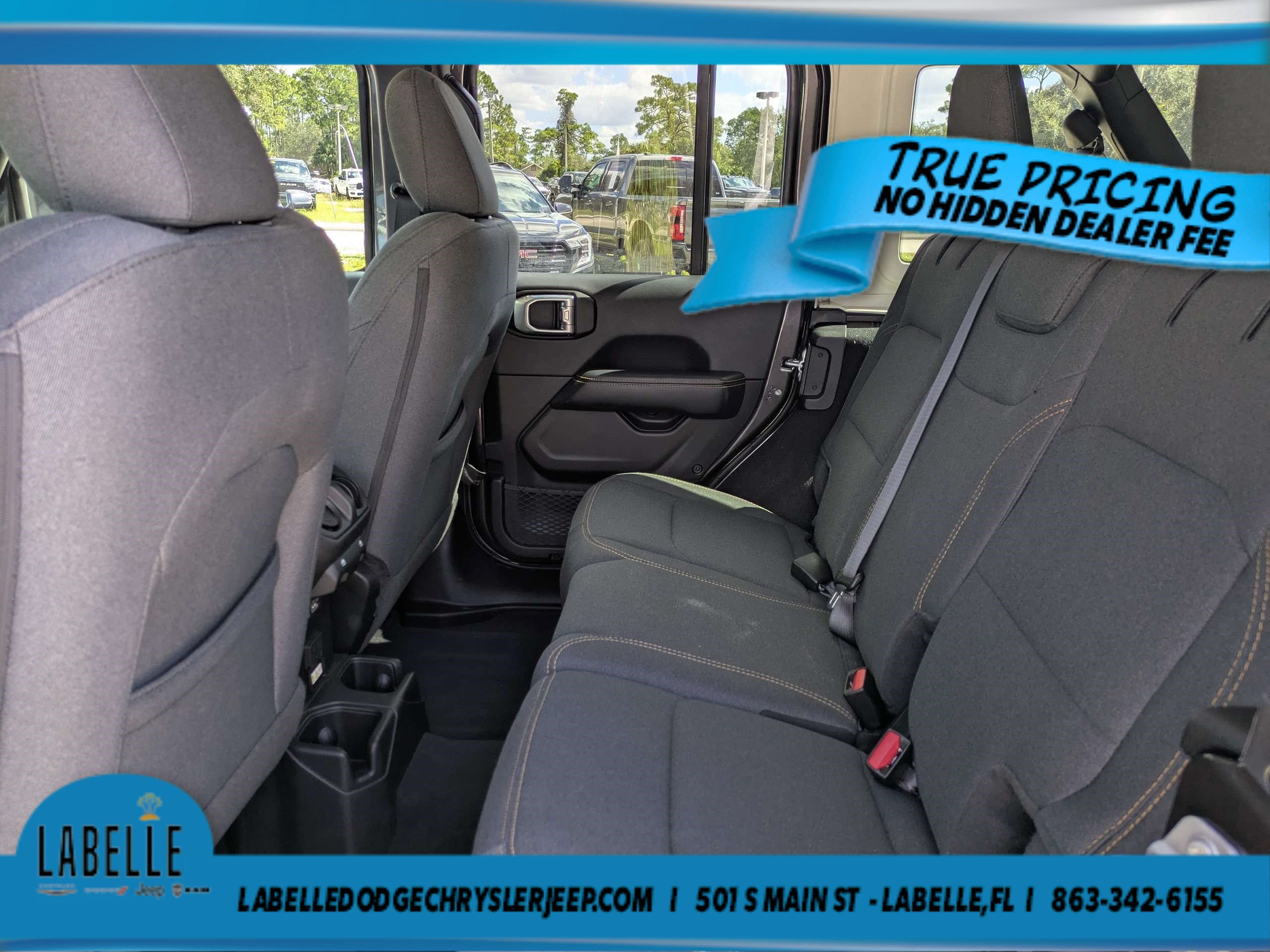 Used 2026 Jeep Wrangler Unlimited Sahara AWD/4WD image 13