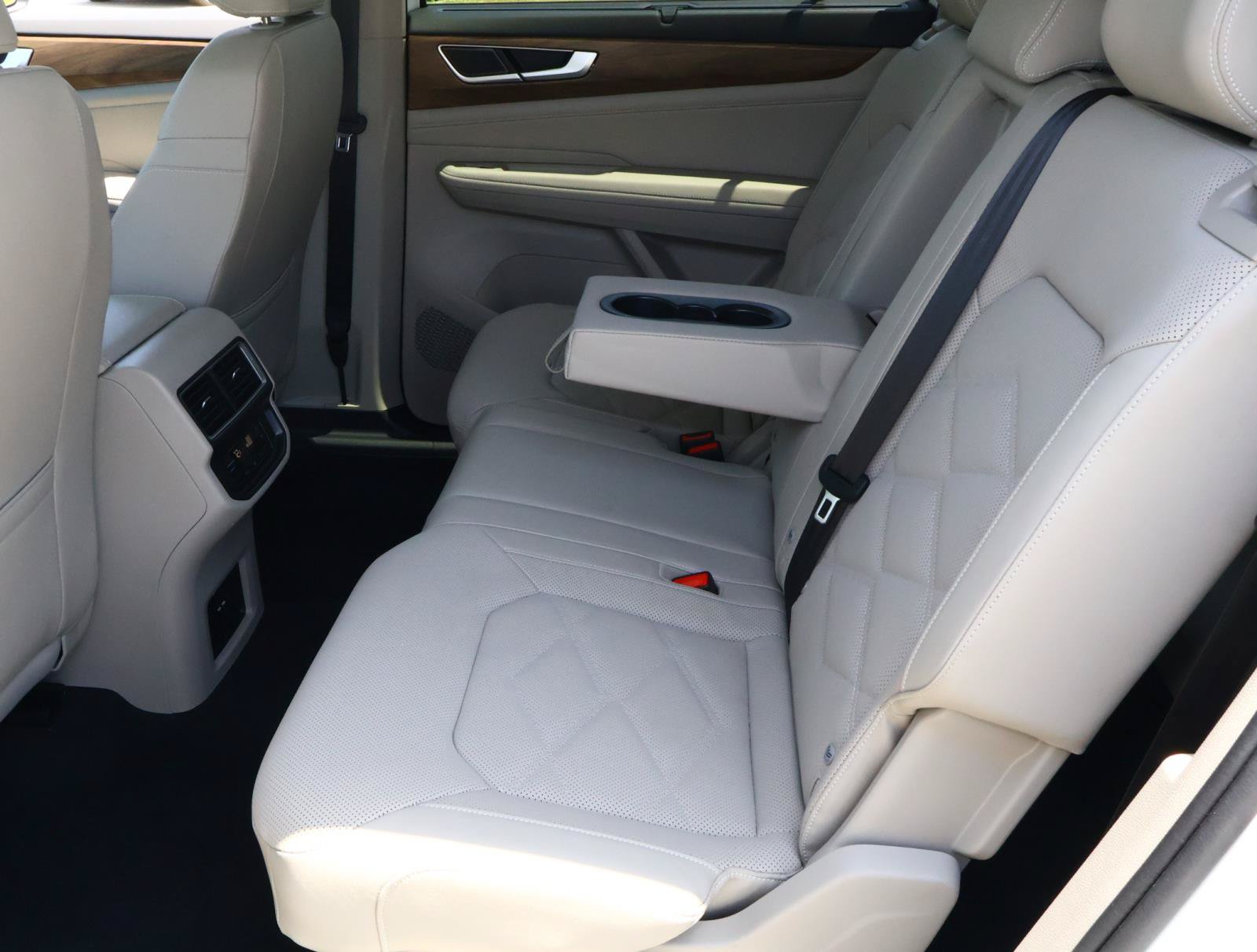 Used 2025 Volkswagen Atlas SE FWD image 20