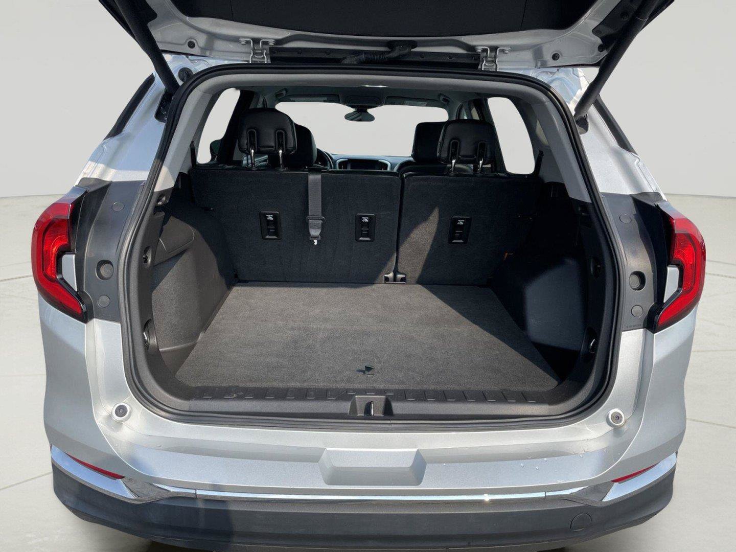 Used 2019 GMC Terrain SLT w/ Preferred Package AWD/4WD image 9