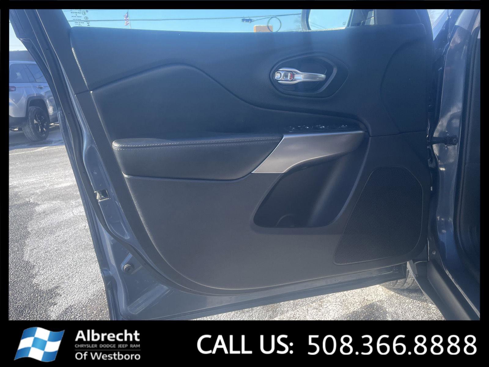 Used 2021 Jeep Cherokee Latitude Lux image 11