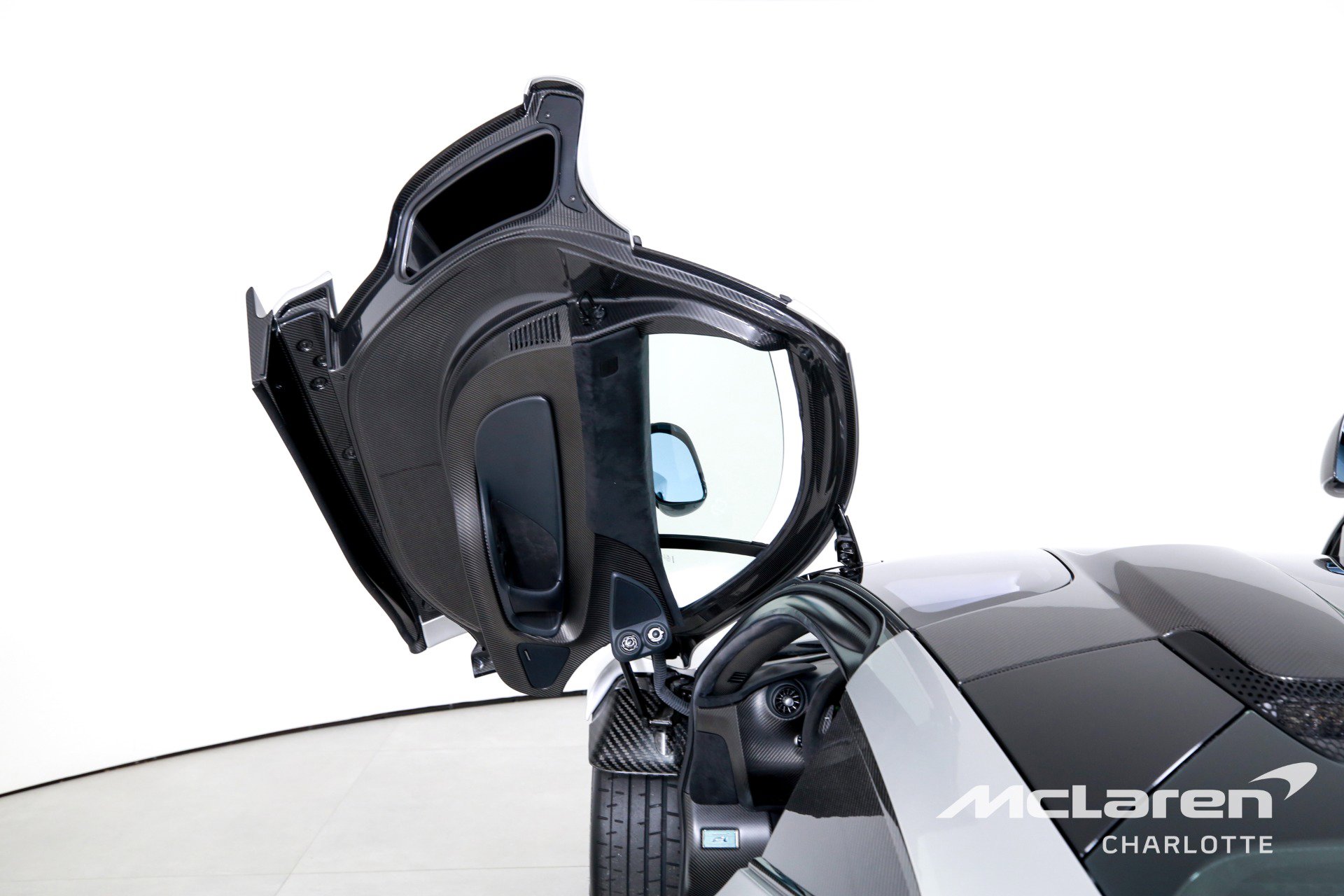 Used 2015 McLaren P1 image 11