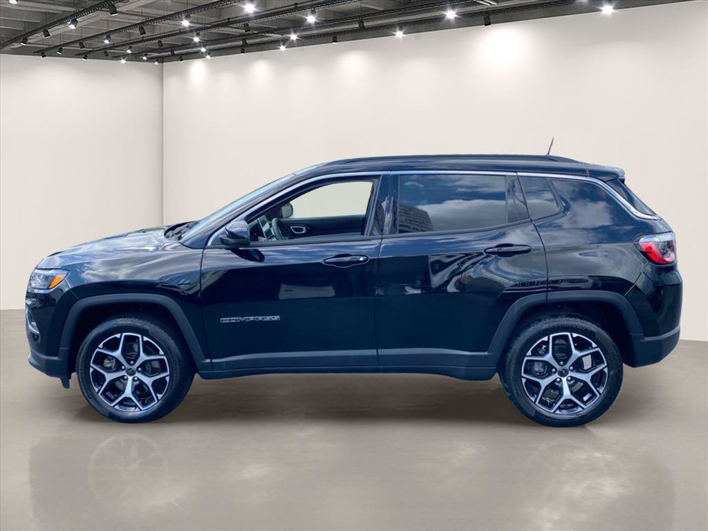 Used 2025 Jeep Compass Limited AWD/4WD image 4