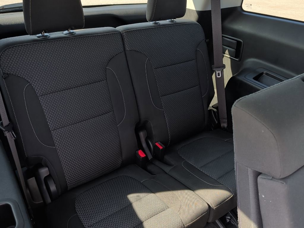 Used 2023 GMC Acadia SLE image 43