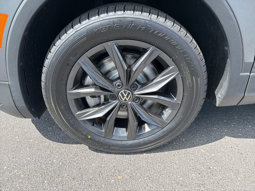 Used 2023 Volkswagen Tiguan SE FWD image 13