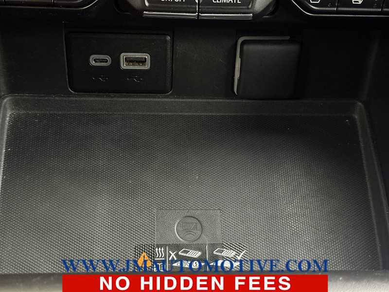 Used 2023 Chevrolet Suburban Premier AWD/4WD image 44