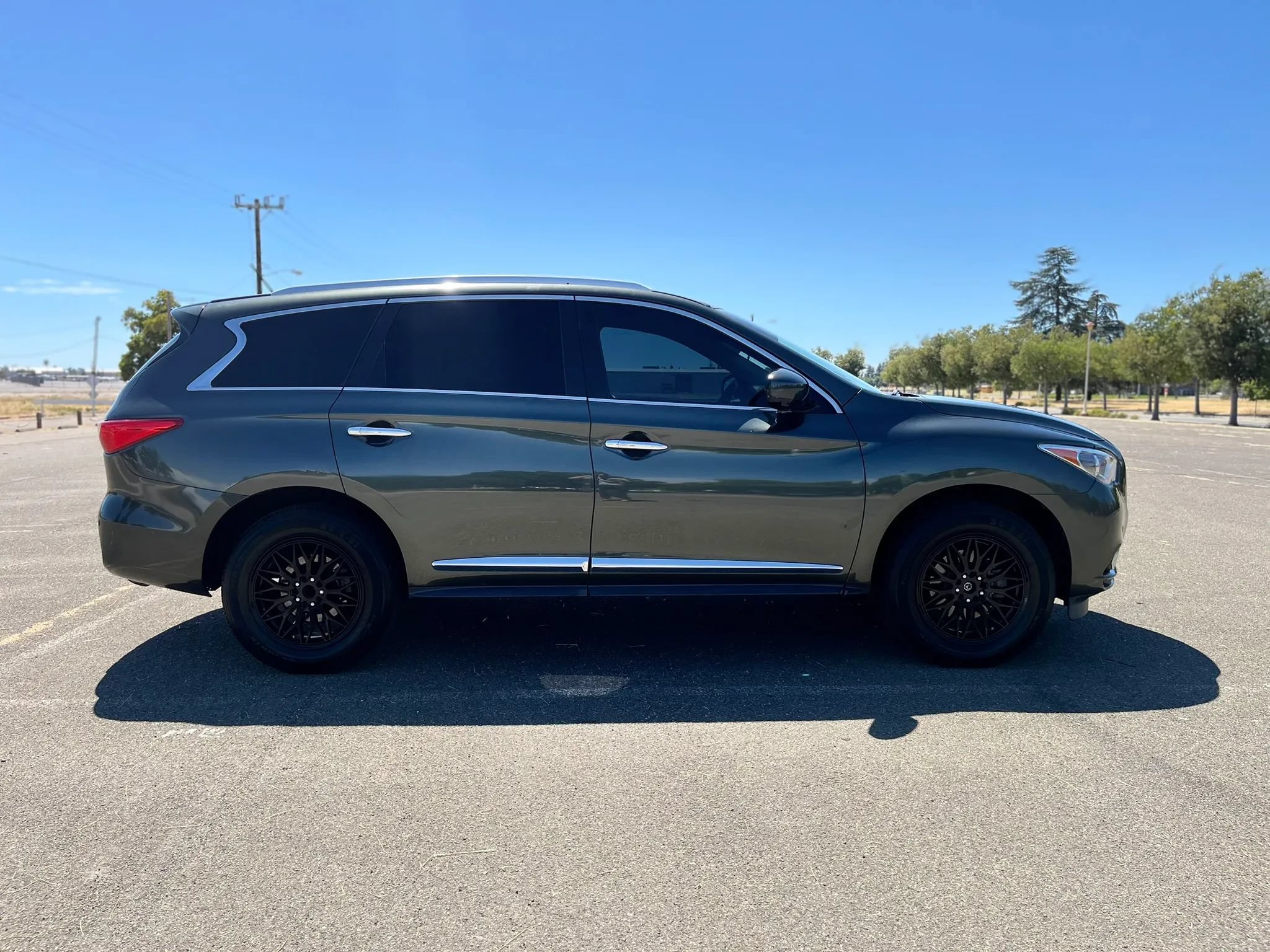 Used 2013 INFINITI JX35 FWD w/ Premium Pkg image 4
